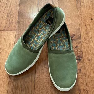 Women’s Teva Flats